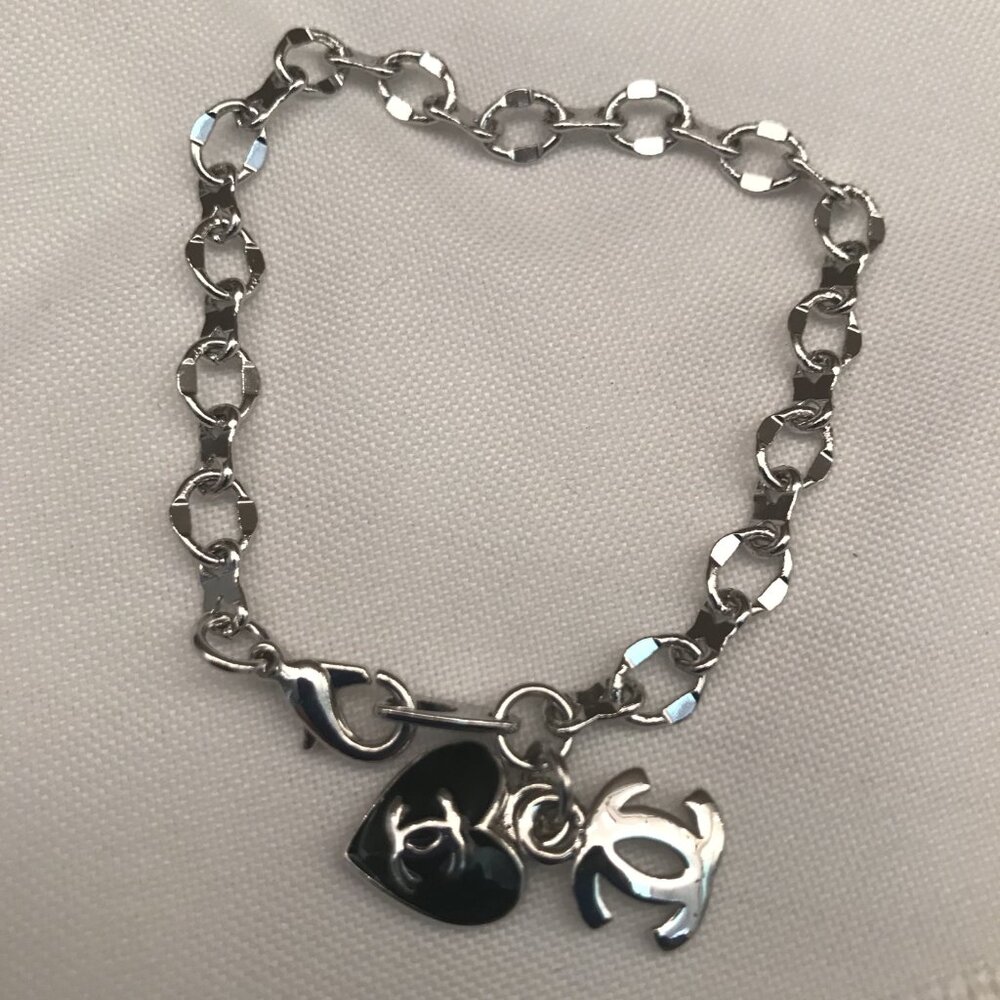 Heart Pendant Bracelet - NEW - Picture 3 of 3